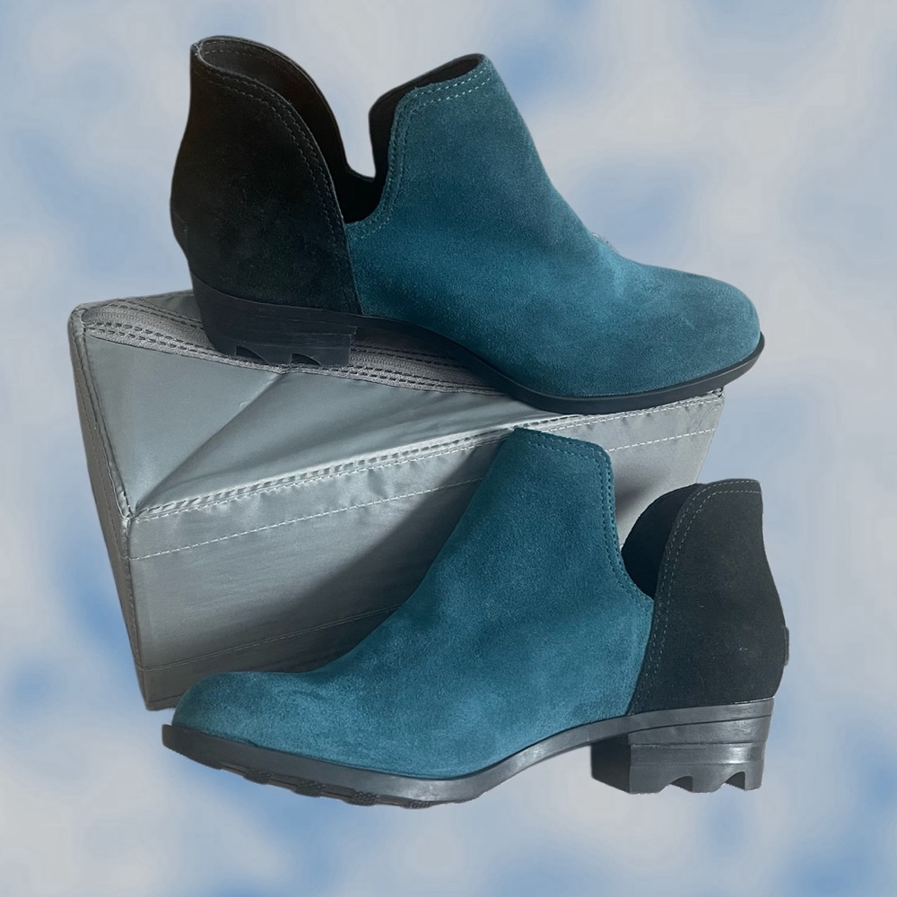 Sorel Lolla Cut out bootie black suede ankle boots size 8.5